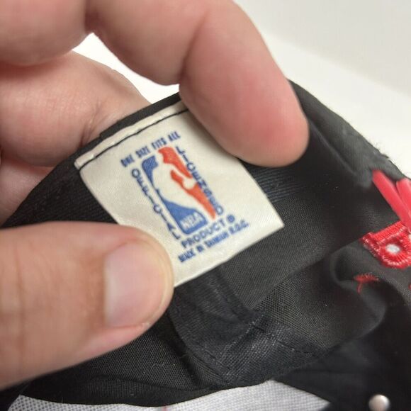 Vintage Chicago Bulls NBA Logo 7 Snapback Hat Cap Black Red 90s - Picture 7 of 7